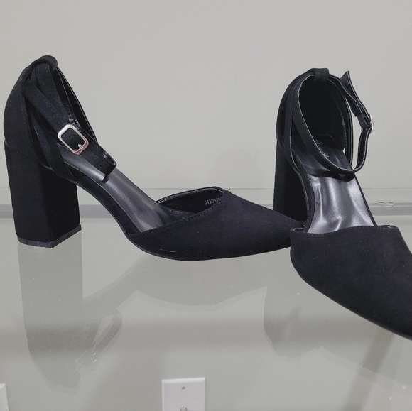 Heels - Picture 1 of 4